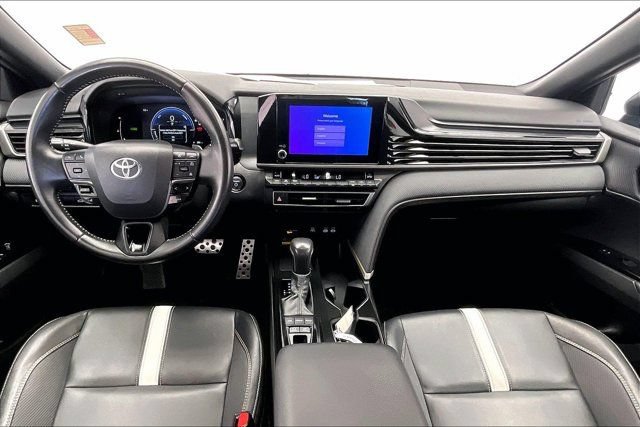 Used 2025 Toyota Camry SE FWD image 15