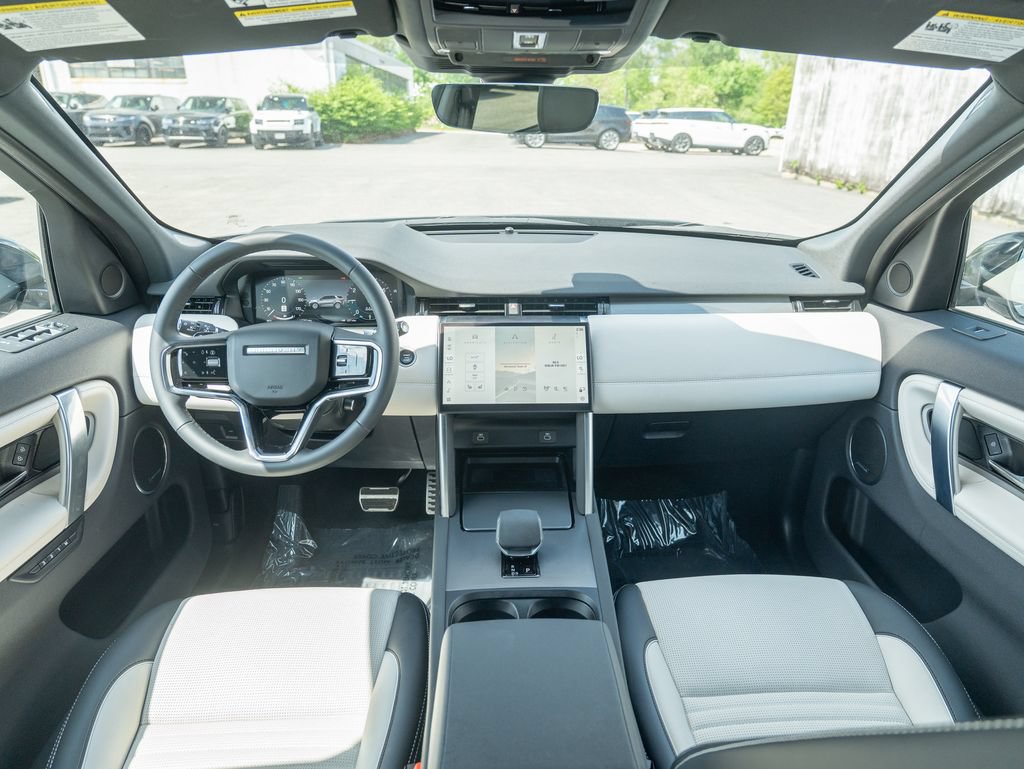 Certified 2025 Land Rover Discovery Sport Dynamic SE AWD/4WD image 18