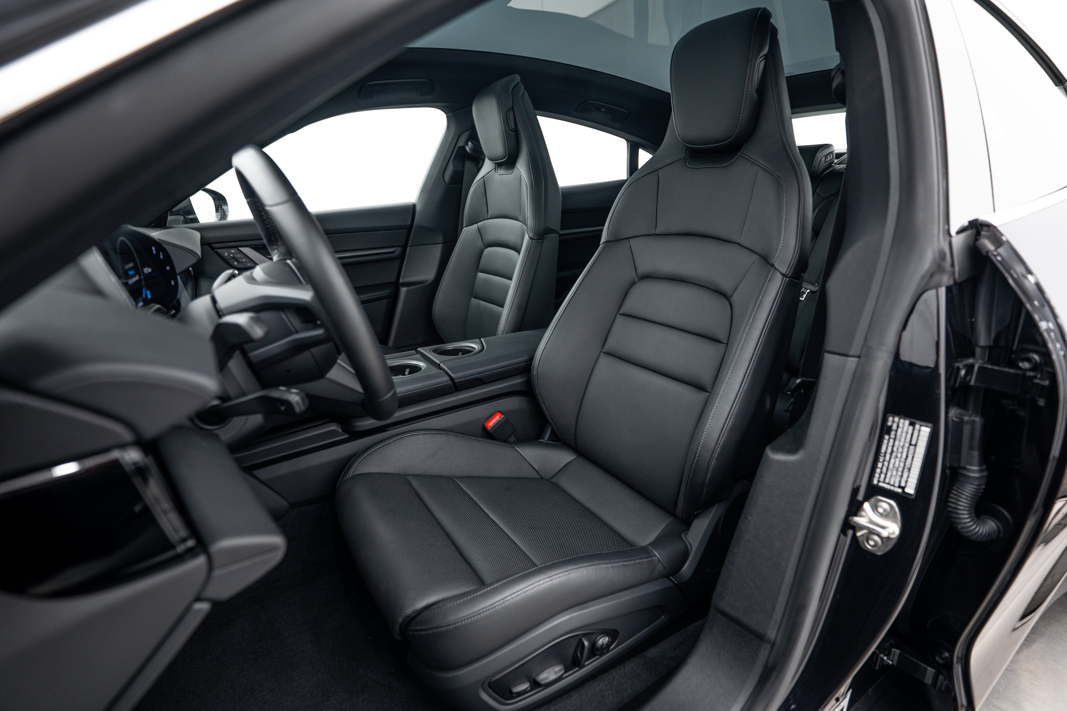 Certified 2025 Porsche Taycan 4S AWD/4WD image 5