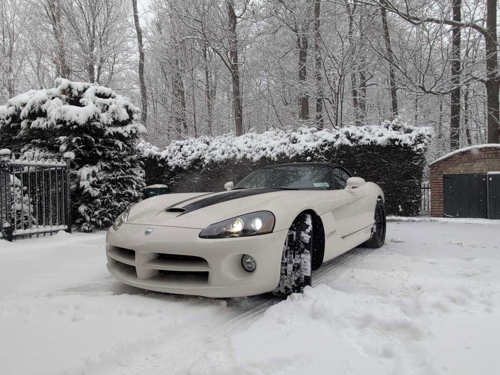 Used 2005 Dodge Viper SRT-10 image 2