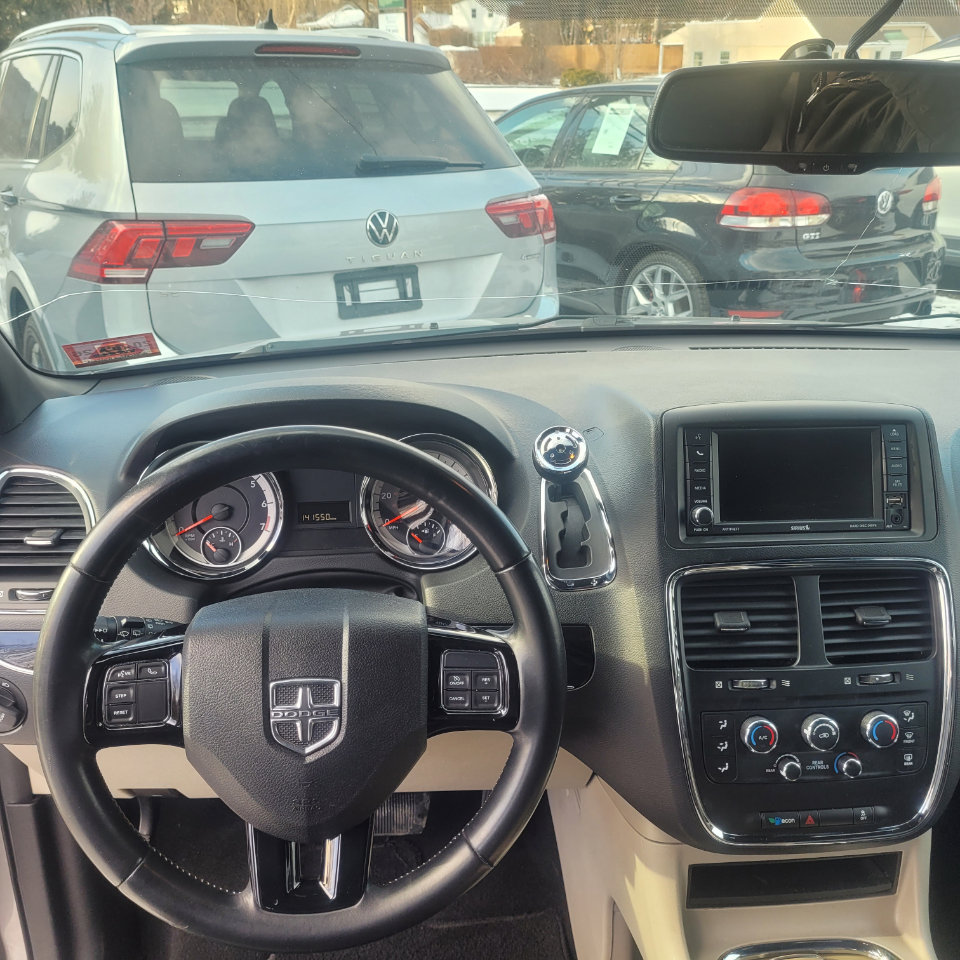 Used 2017 Dodge Grand Caravan SXT image 15