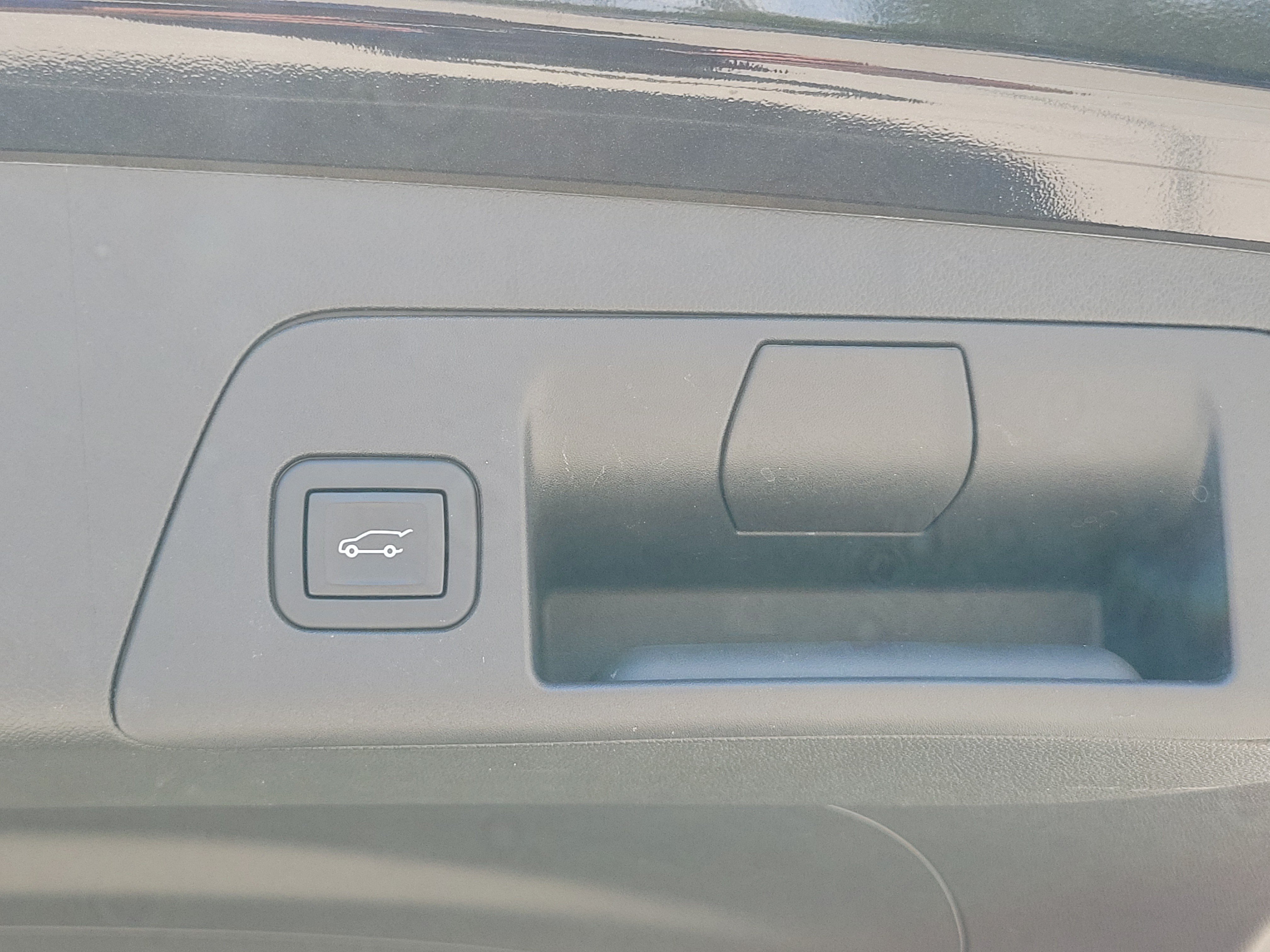 Used 2023 Buick Envision Essence w/ Technology Package I FWD image 10