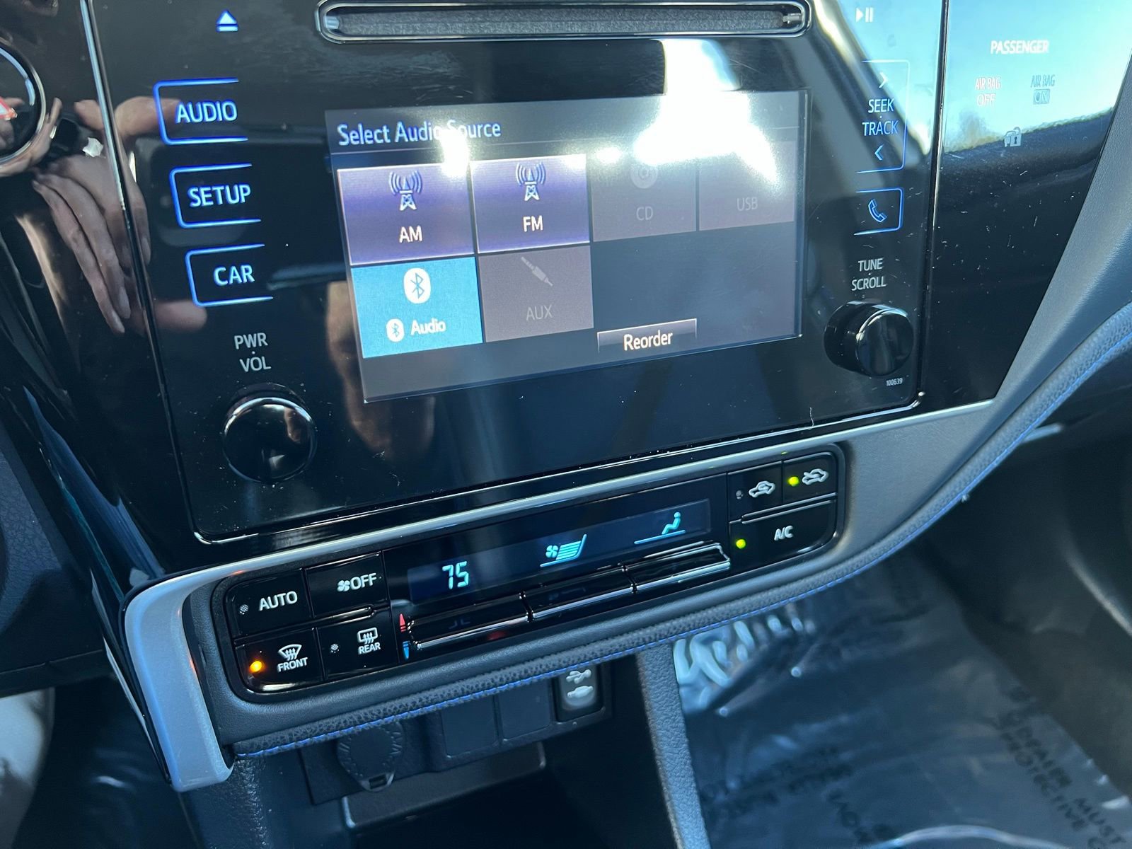 Used 2017 Toyota Corolla SE w/ Carpet Mat Package (TMS) FWD image 37