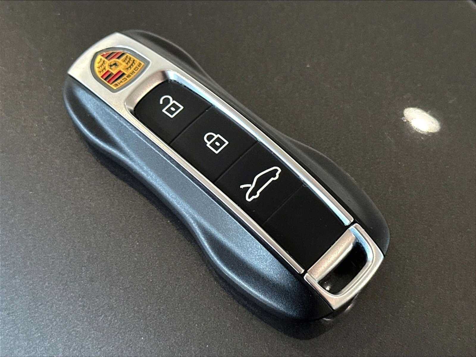 Used 2024 Porsche 911 Carrera RWD image 36