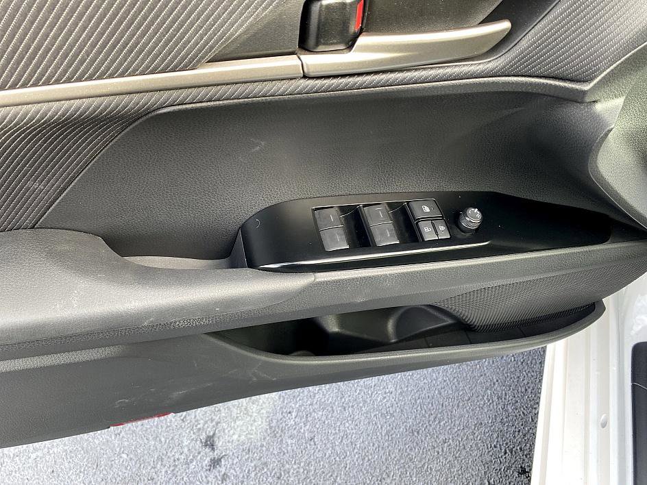 Certified 2025 Toyota Camry SE image 9