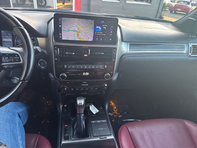 Used 2022 Lexus GX 460 Premium w/ Accessory Package image 15