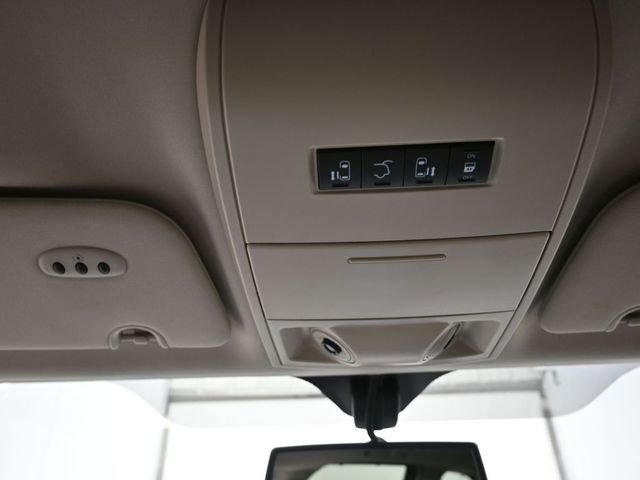 Used 2014 Chrysler Town & Country Touring-L image 12