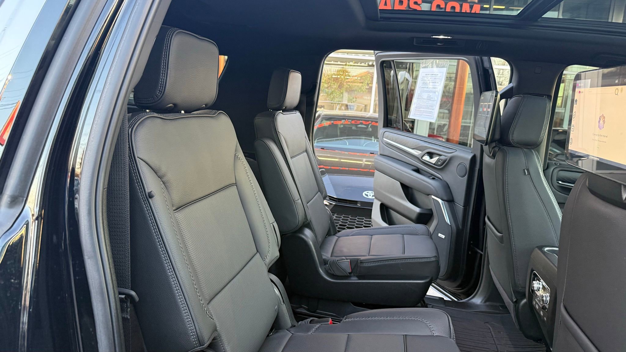 Used 2024 GMC Yukon XL Denali w/ Advanced Technology Package image 26