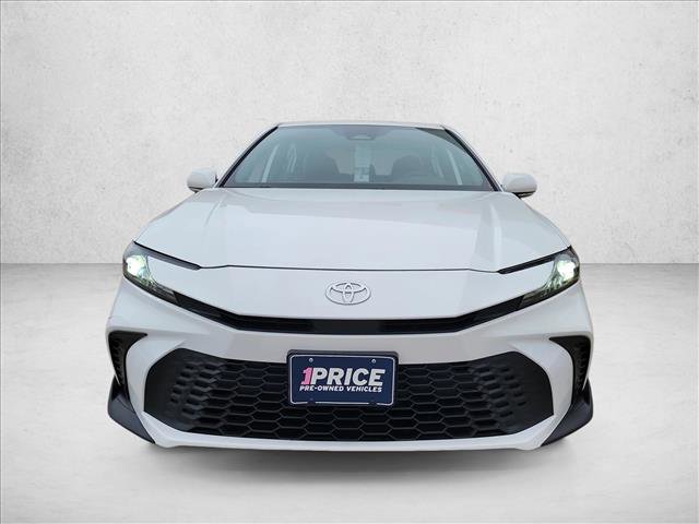 Used 2025 Toyota Camry SE image 2