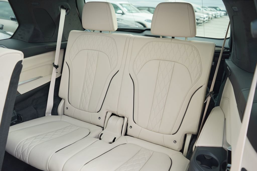 New 2026 BMW X7 M60i image 21