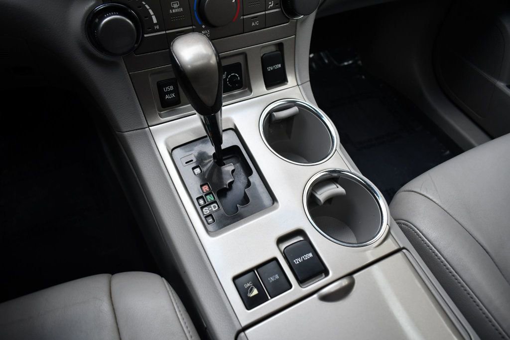 Used 2013 Toyota Highlander SE image 37