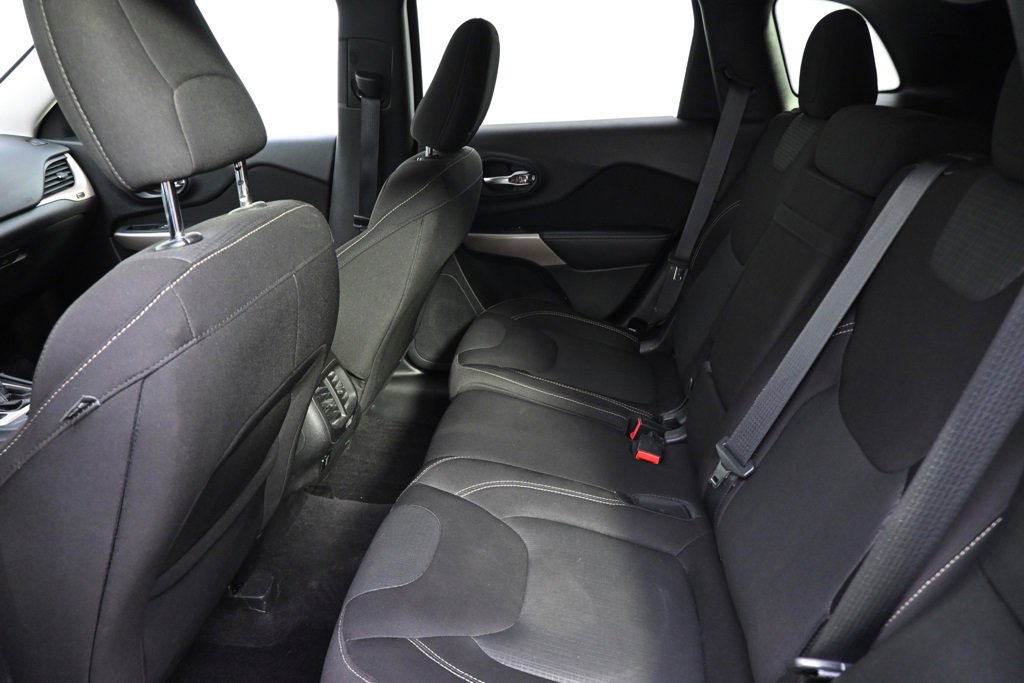 Used 2017 Jeep Cherokee Latitude w/ Safety/Convenience Group image 21