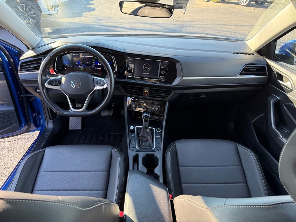 Used 2024 Volkswagen Jetta SE image 16