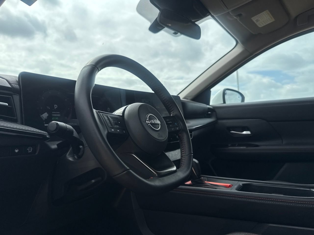 Certified 2025 Nissan Kicks SR FWD image 39