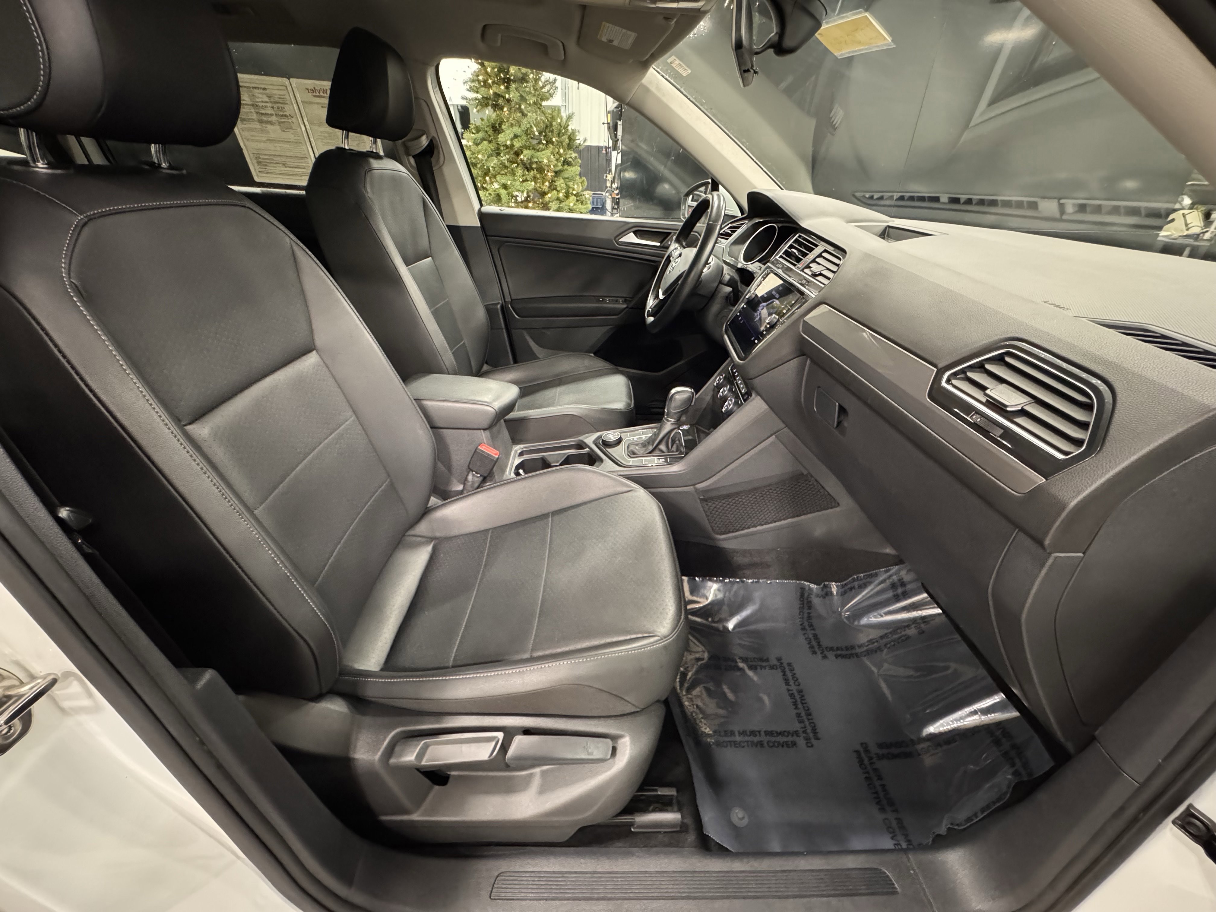 Used 2019 Volkswagen Tiguan SE w/ Panoramic Sunroof Package image 25