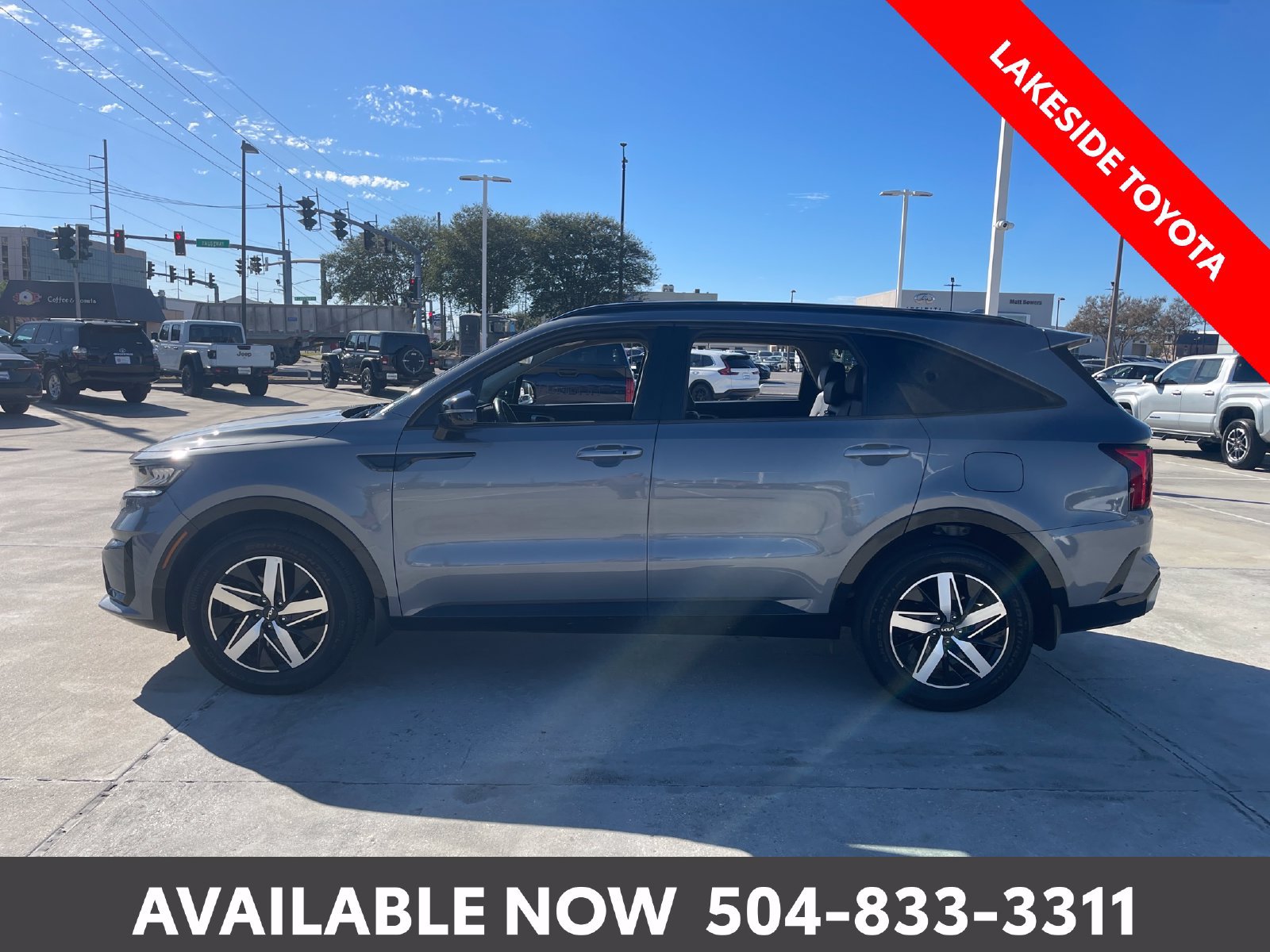 Used 2023 Kia Sorento S FWD image 2