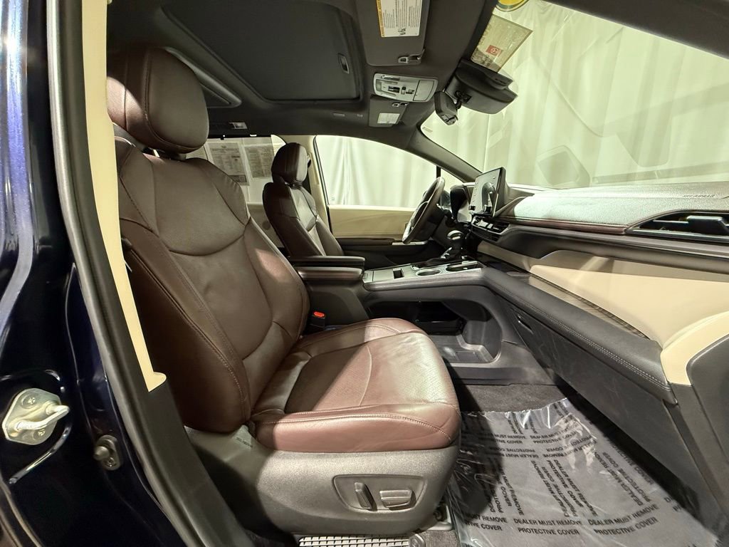 Certified 2023 Toyota Sienna Platinum image 25