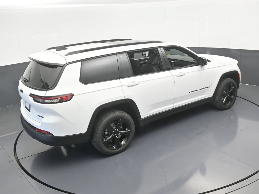 Used 2025 Jeep Grand Cherokee L Limited w/ Black Appearance Package AWD/4WD image 47
