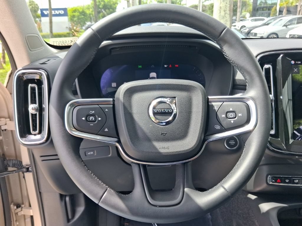 Certified 2025 Volvo XC40 B5 Ultra w/ Protection Package AWD/4WD image 17