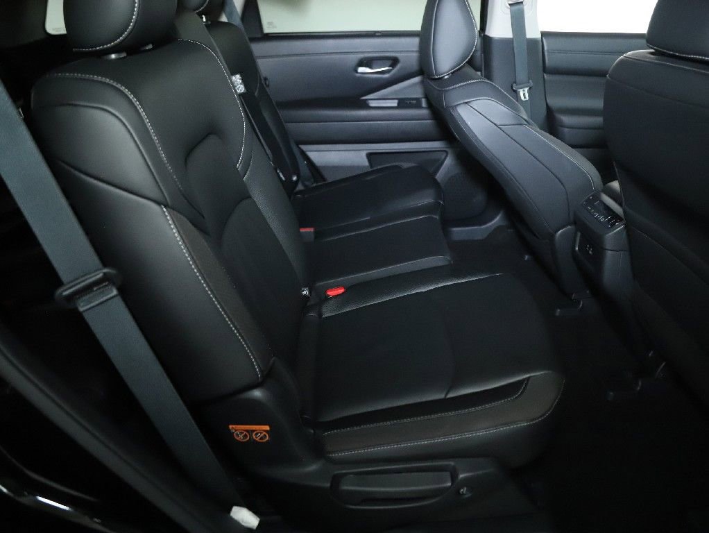 Certified 2025 Nissan Pathfinder SL image 34