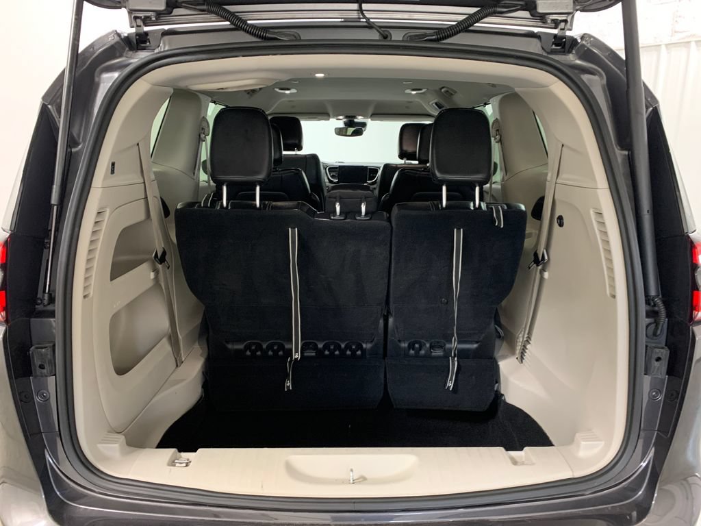 Used 2022 Chrysler Pacifica Touring-L FWD image 21