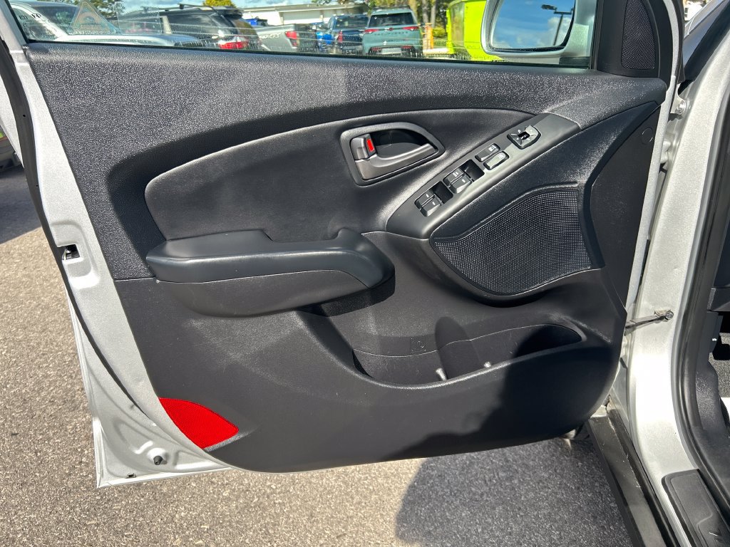 Used 2015 Hyundai Tucson SE AWD/4WD image 15