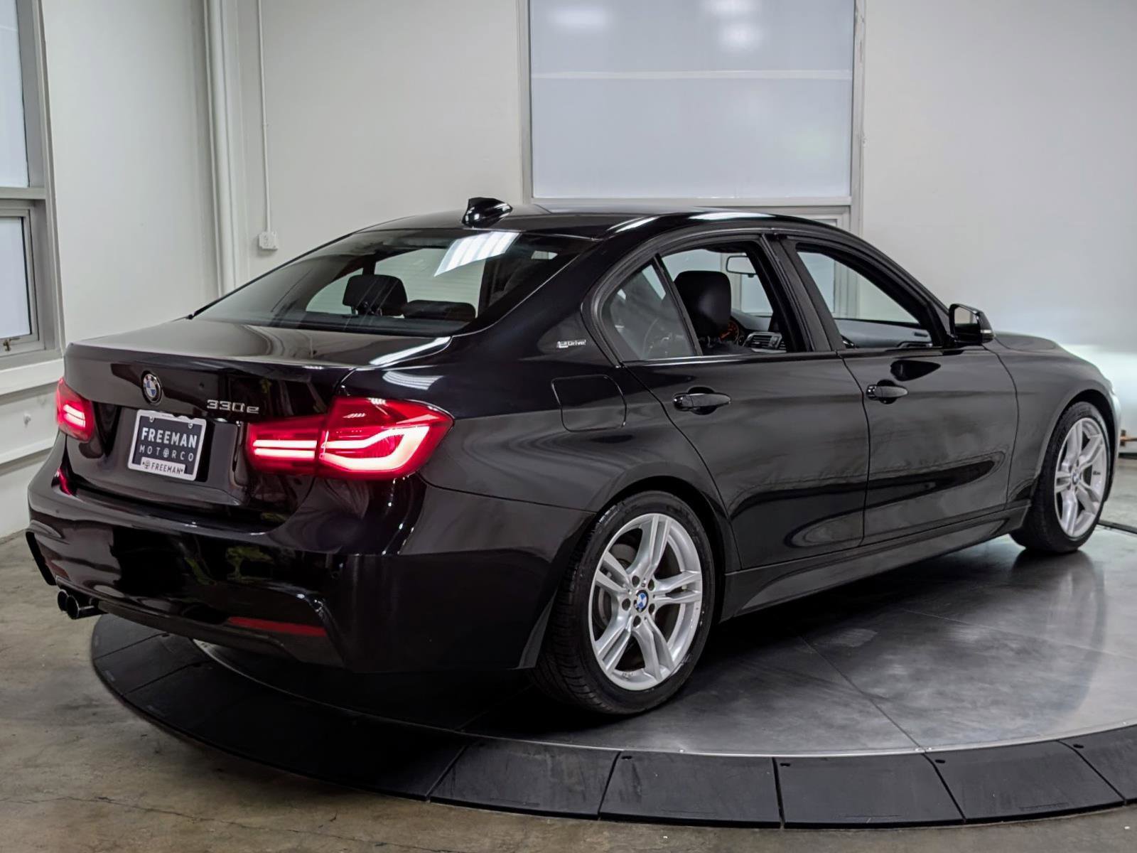 Used 2017 BMW 330e RWD image 9