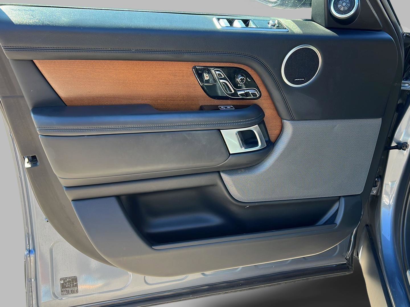 Used 2020 Land Rover Range Rover HSE image 10