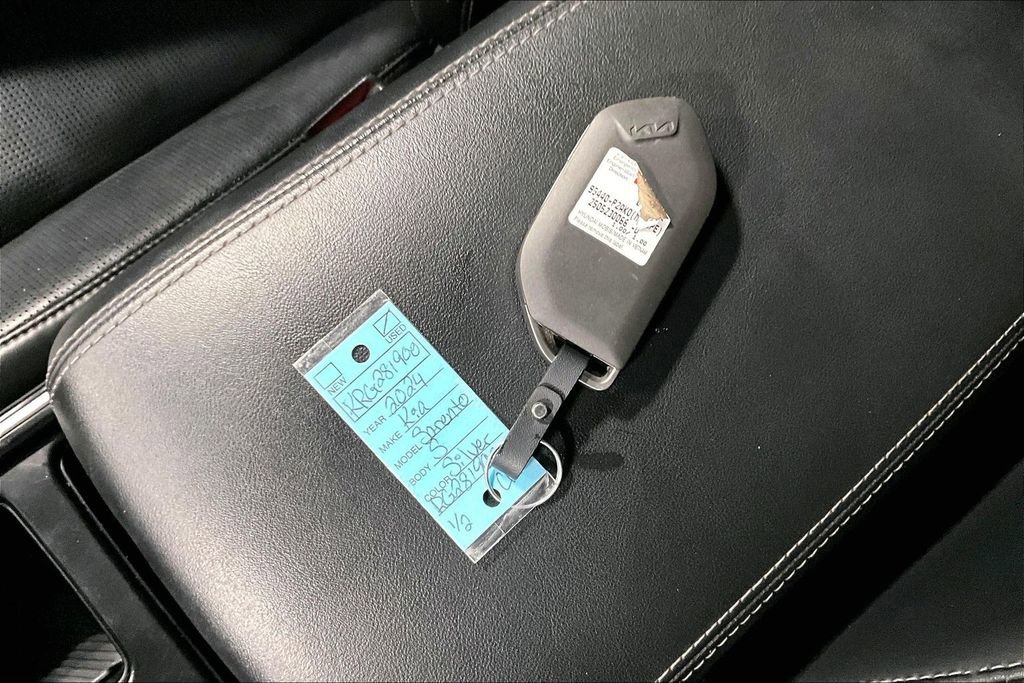Used 2024 Kia Sorento S image 13