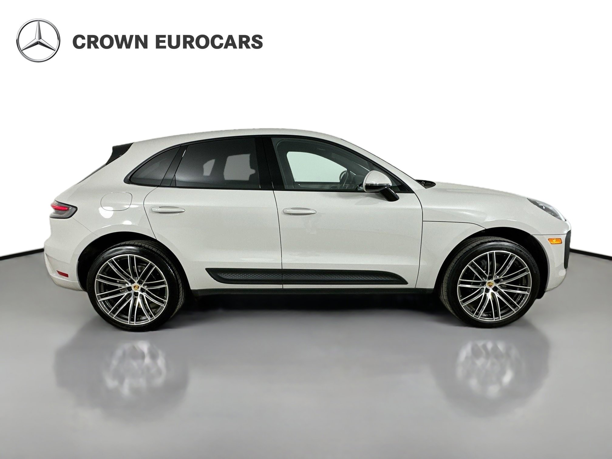 Used 2023 Porsche Macan AWD/4WD image 4