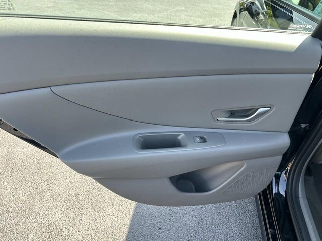 Used 2025 Hyundai Elantra Sport FWD image 18
