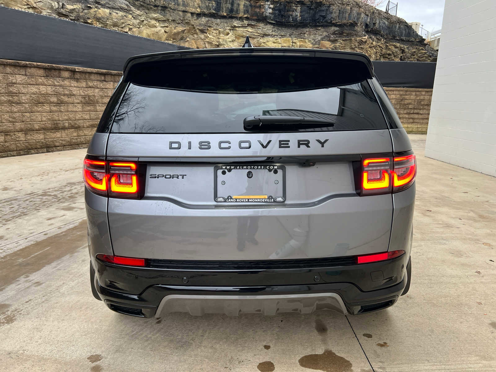 Used 2025 Land Rover Discovery Sport Dynamic SE image 4