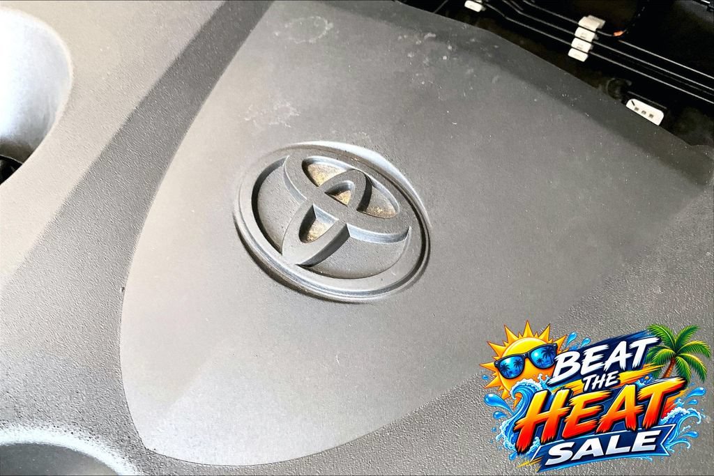 Used 2025 Toyota RAV4 XLE FWD image 40
