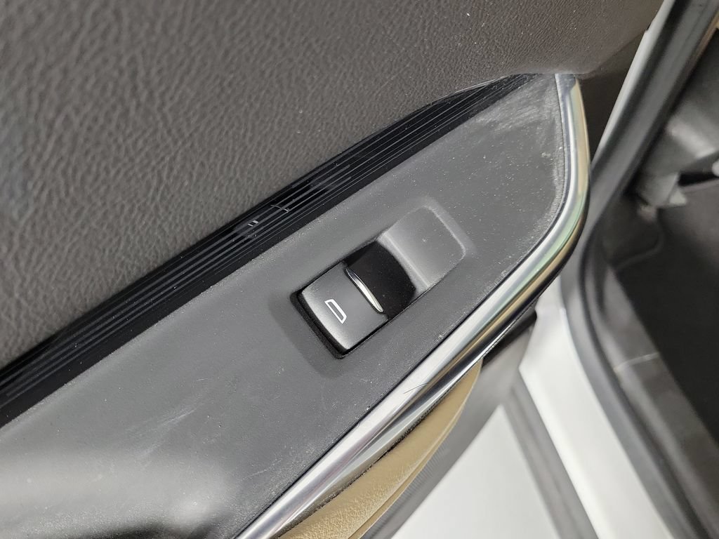 Certified 2024 Cadillac XT4 Luxury w/ Cold Weather Package FWD image 14