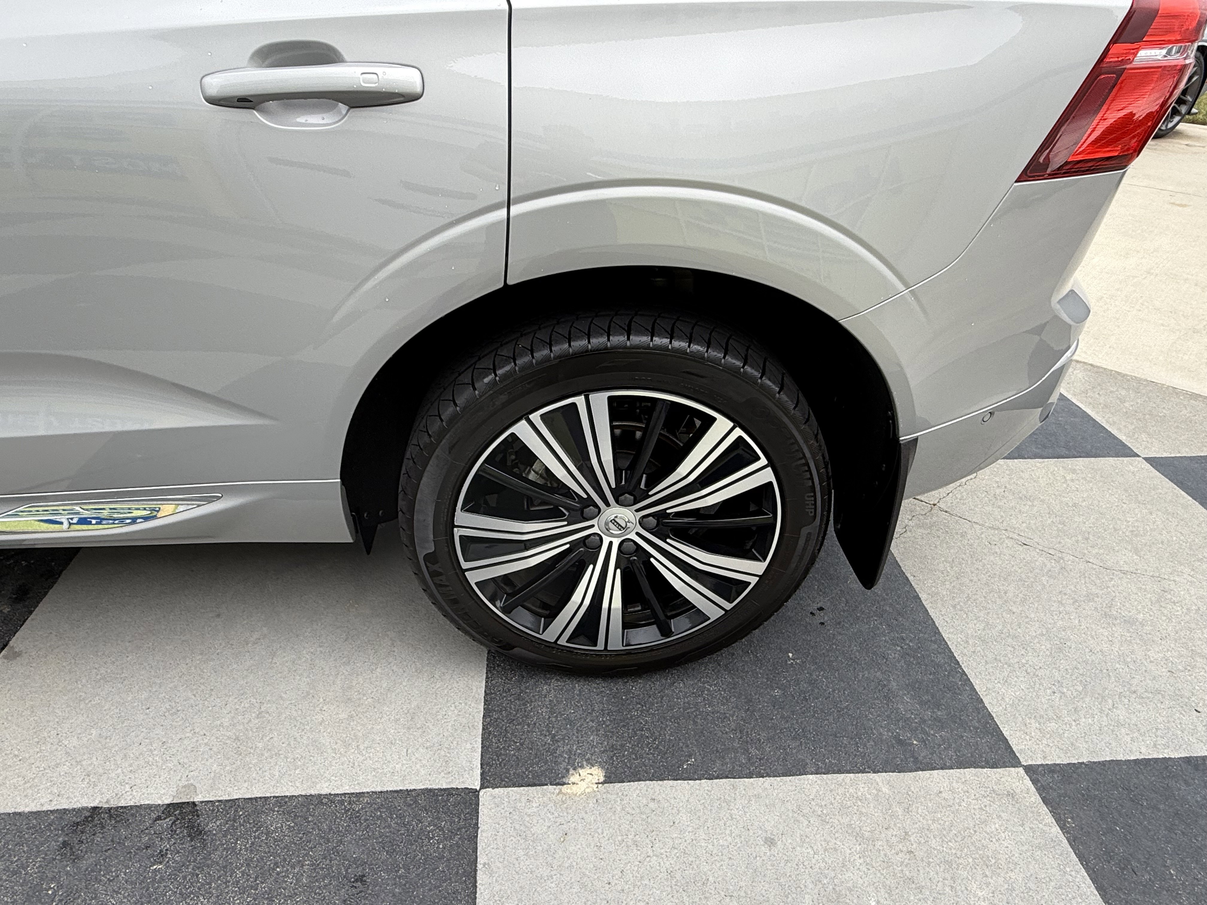 Used 2022 Volvo XC60 B5 Inscription w/ Advanced Package image 13