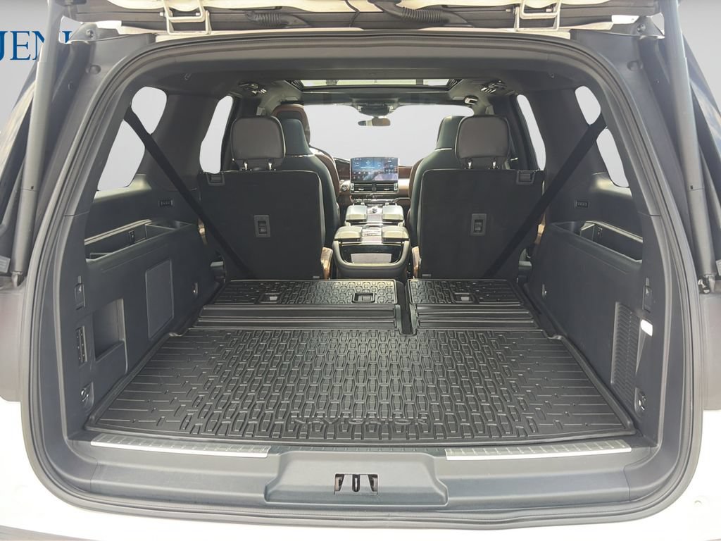 Used 2023 Lincoln Navigator L Reserve AWD/4WD image 9