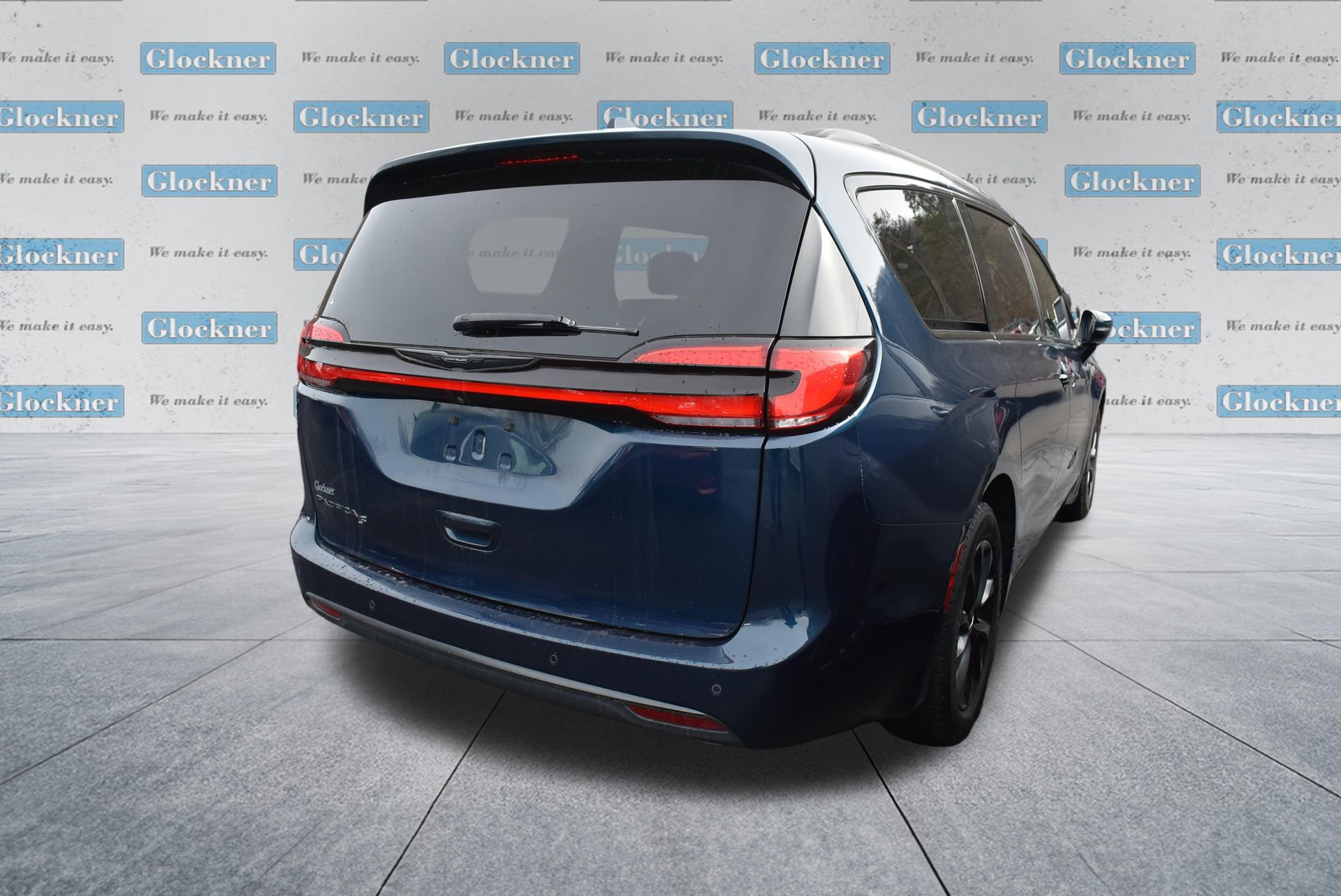 Used 2021 Chrysler Pacifica Touring w/ S Appearance Package image 4