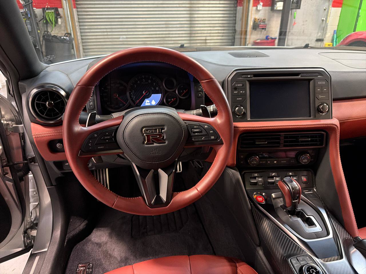 Used 2018 Nissan GT-R Premium w/ Premium Interior Package AWD/4WD image 13