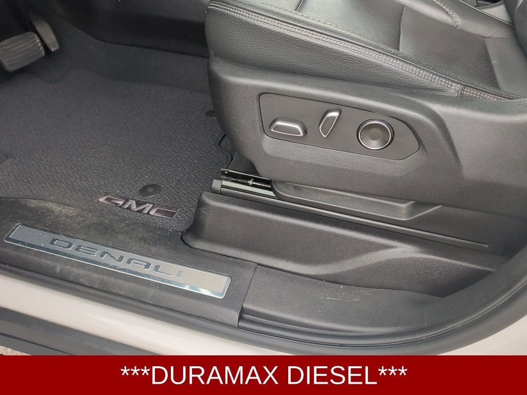 Used 2023 GMC Yukon XL Denali image 12