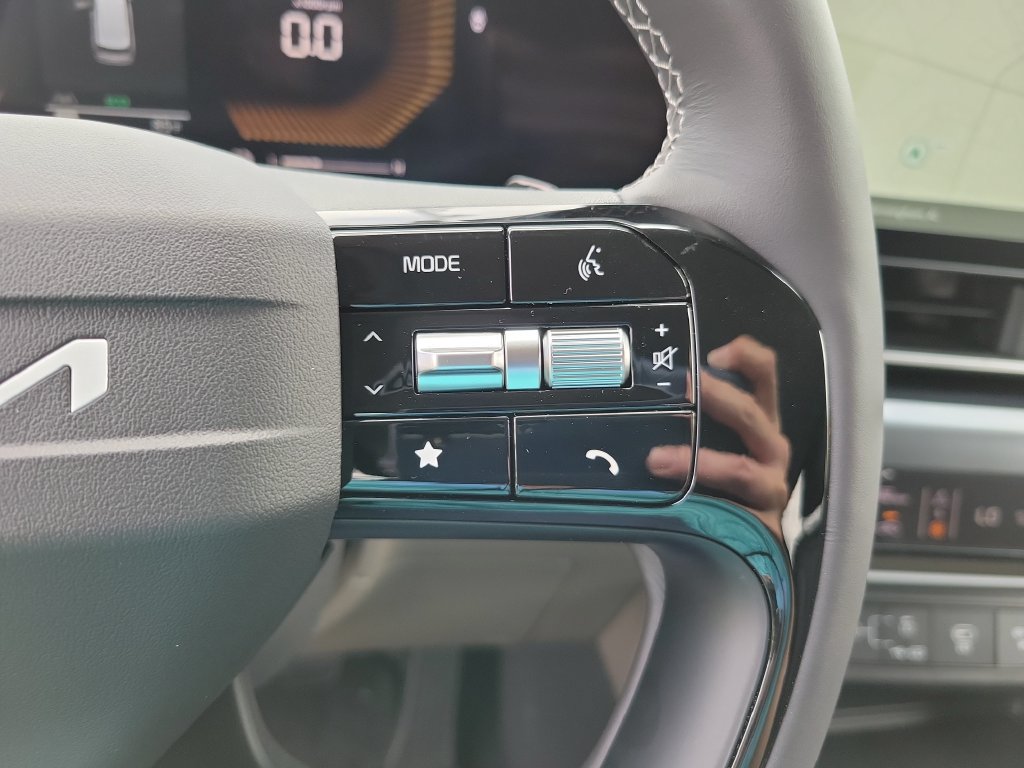 New 2027 Kia Carnival LXS FWD image 22