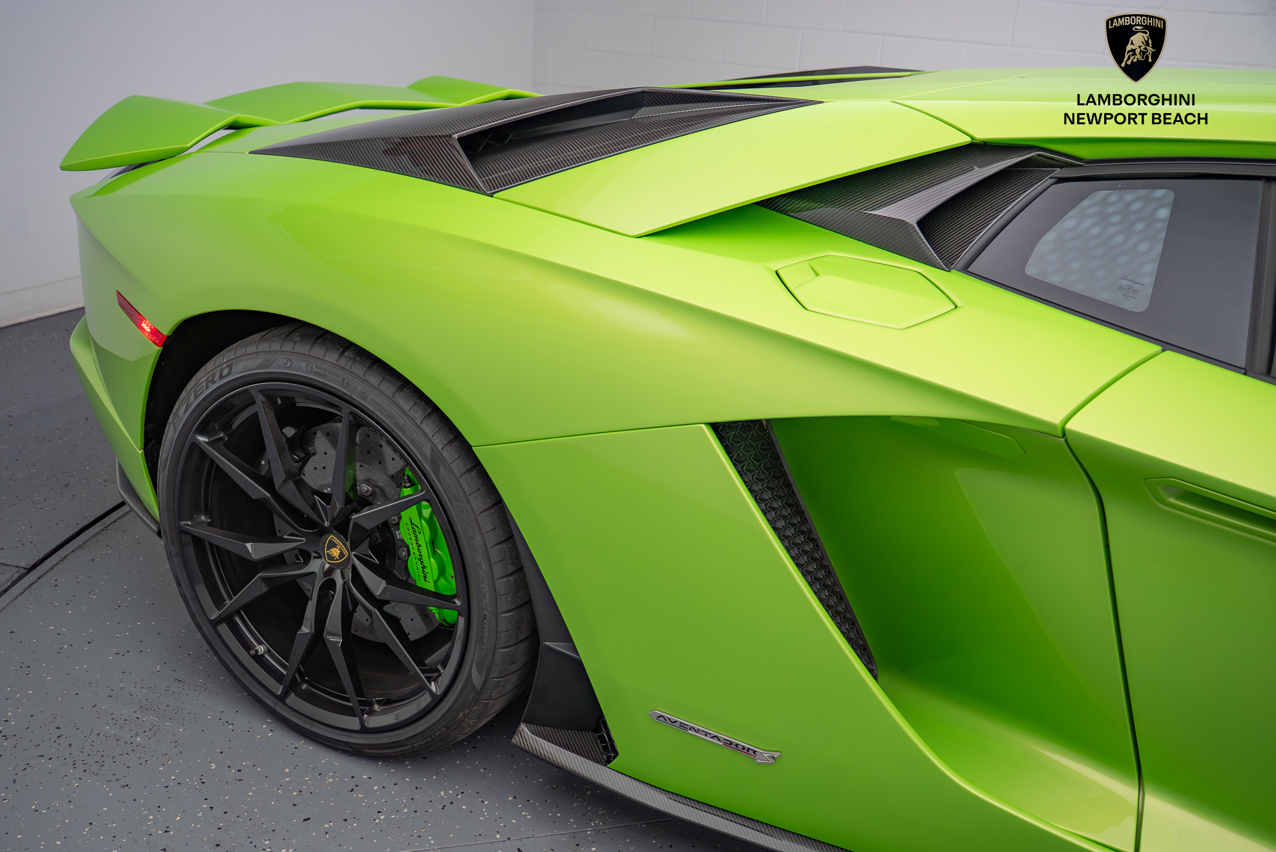 Used 2018 Lamborghini Aventador S image 8