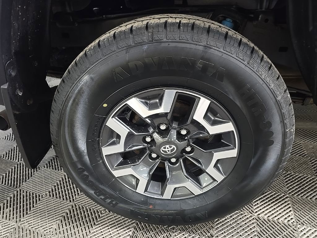 Used 2022 Toyota Tacoma TRD Off-Road AWD/4WD image 13