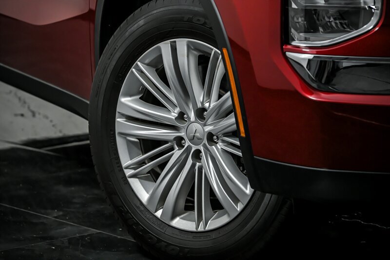 Used 2024 Mitsubishi Outlander ES AWD/4WD image 3