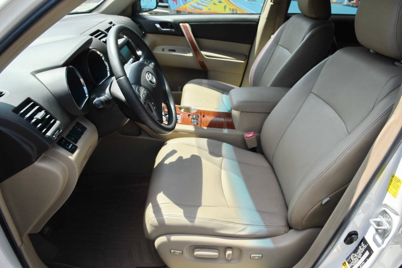 Used 2010 Toyota Highlander Limited AWD/4WD image 29