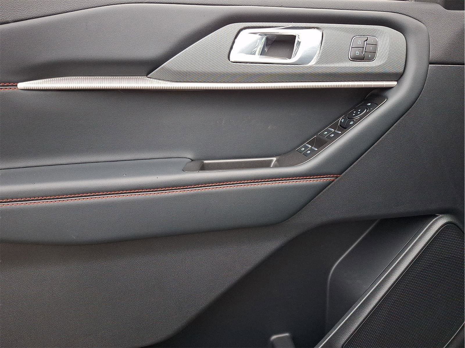 New 2026 Ford Explorer ST-Line w/ ST-Line Street Pack image 9