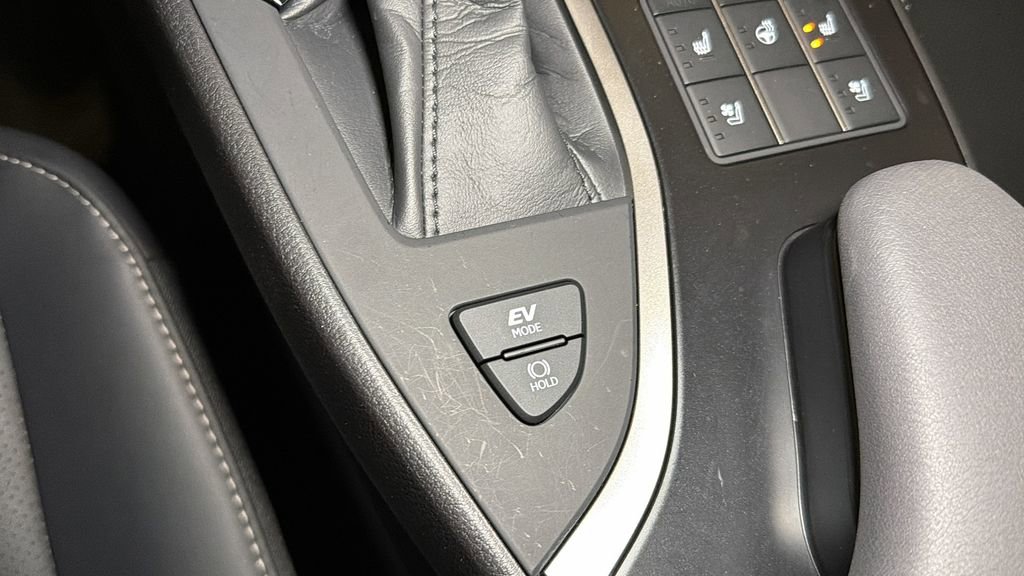 Certified 2023 Lexus UX 250h F Sport w/ Accessory Package (Z2) AWD/4WD image 33