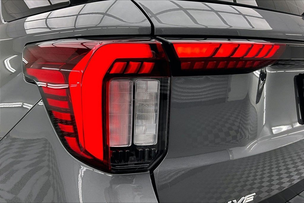 Certified 2025 Ford Explorer Active AWD/4WD image 31