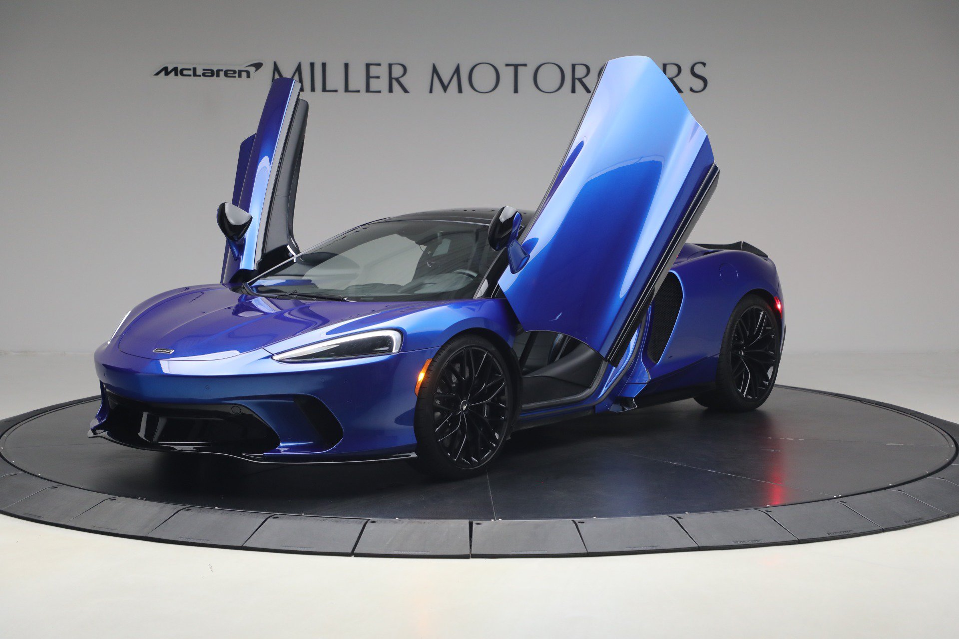 Used 2023 McLaren GT RWD image 15