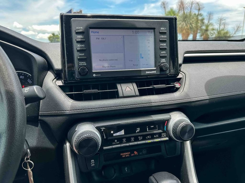 Used 2020 Toyota RAV4 LE FWD image 30