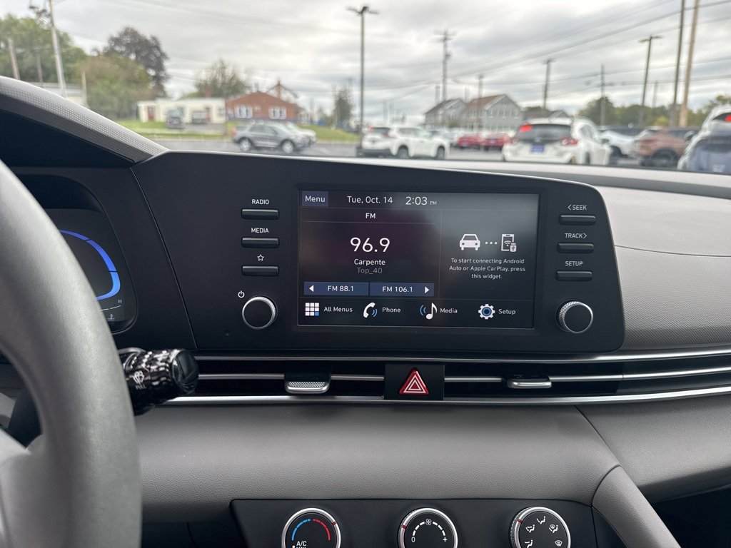 Used 2025 Hyundai Elantra SE w/ Cargo Package image 20